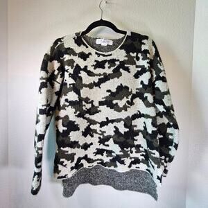 Green & Black Camo Workshop Republic Sweater Women's Small Estimated Retail- $30